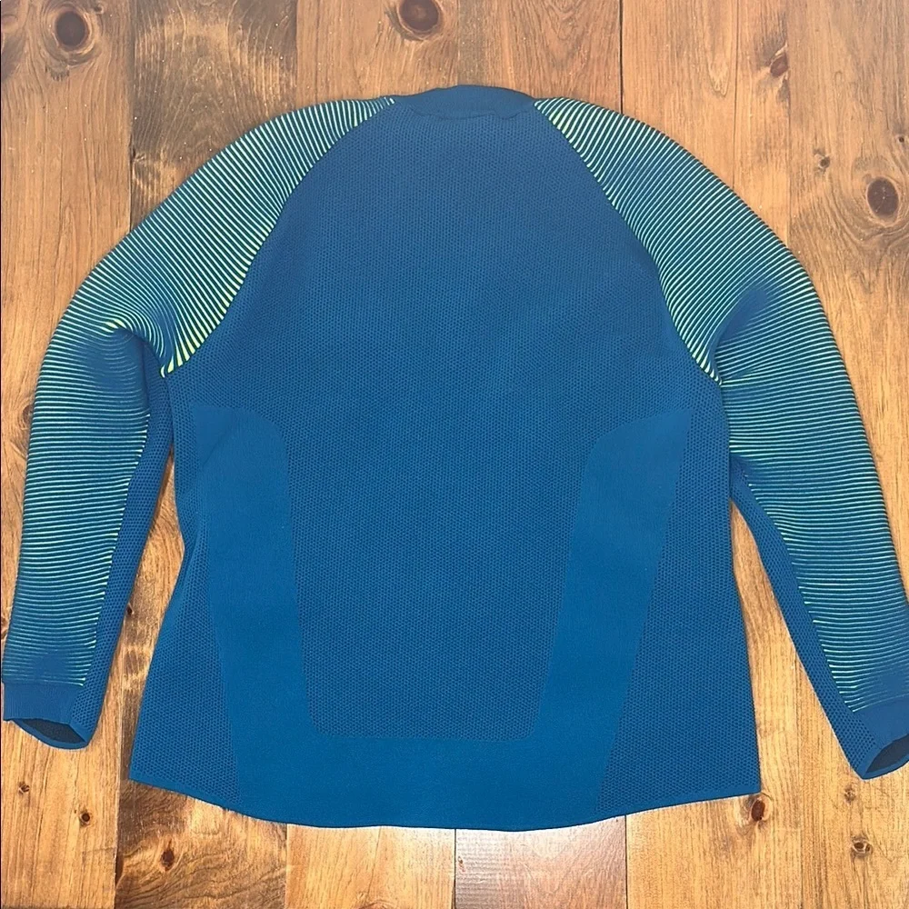 Nike Women’s Sportswear Dynamic Reveal Jacket